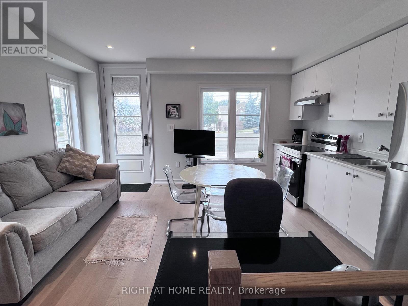 - Suit - 5953 Saigon Street, Mississauga, Ontario  L5V 0E9 - Photo 11 - W12717868