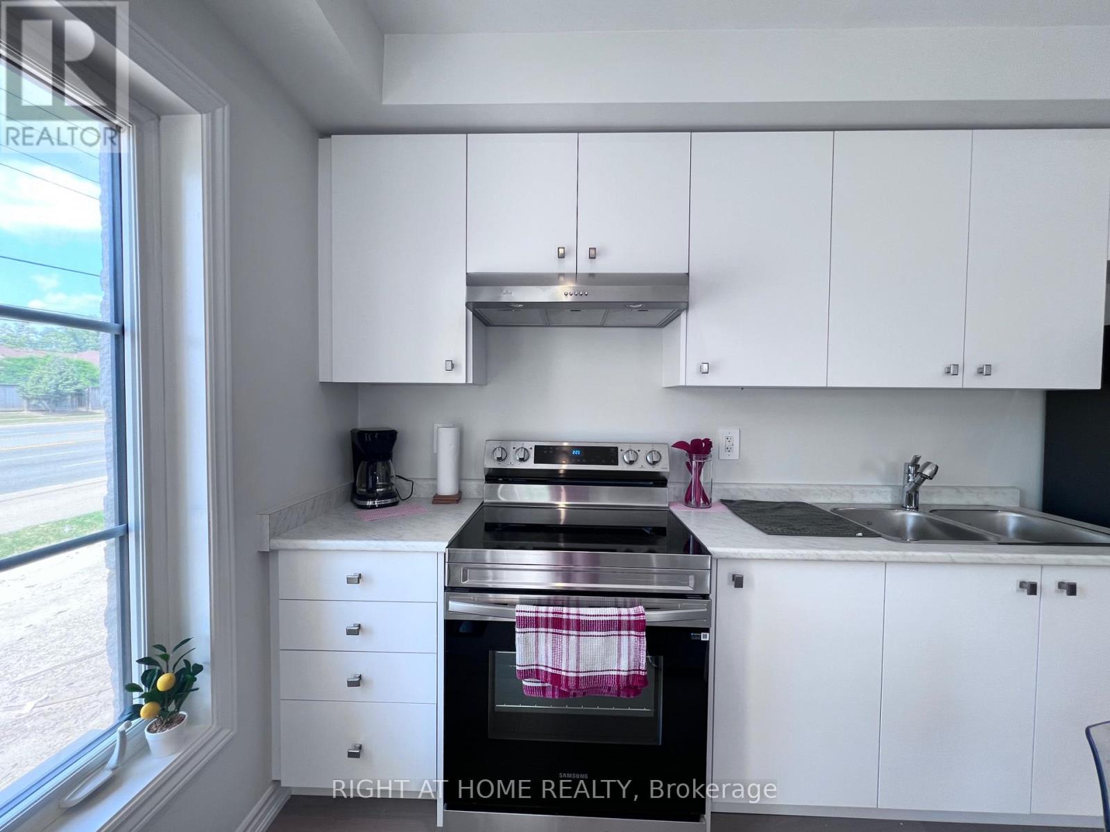 - Suit - 5953 Saigon Street, Mississauga, Ontario  L5V 0E9 - Photo 12 - W12717868