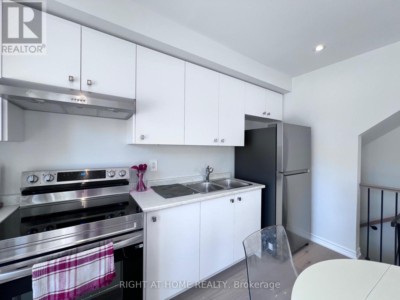 - Suit - 5953 Saigon Street, Mississauga, Ontario  L5V 0E9 - Photo 14 - W12717868