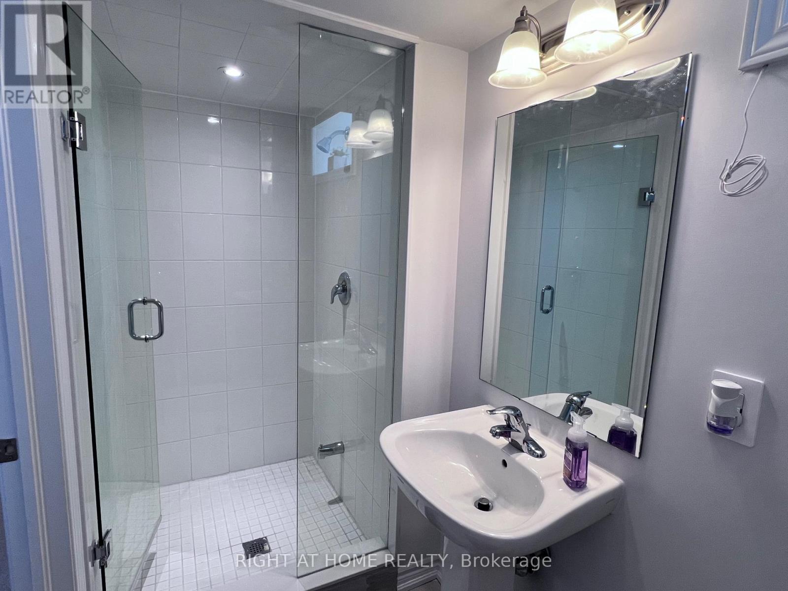 - Suit - 5953 Saigon Street, Mississauga, Ontario  L5V 0E9 - Photo 22 - W12717868