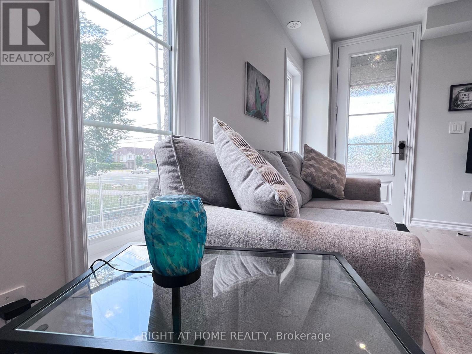 - Suit - 5953 Saigon Street, Mississauga, Ontario  L5V 0E9 - Photo 5 - W12717868