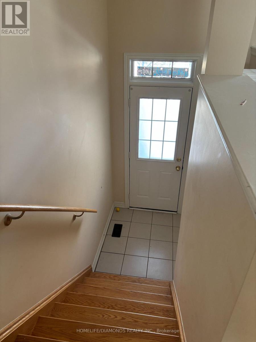 118 Sea Drifter Crescent, Brampton, Ontario  L6P 2S1 - Photo 2 - W12717900