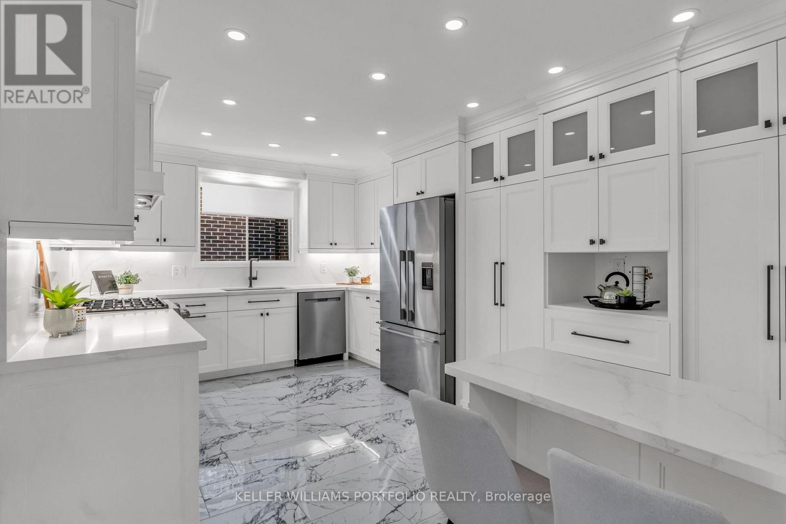 200 Lake Promenade, Toronto, Ontario  M8W 1A8 - Photo 10 - W12717940