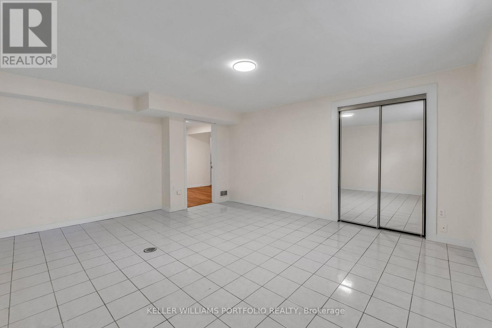 200 Lake Promenade, Toronto, Ontario  M8W 1A8 - Photo 33 - W12717940