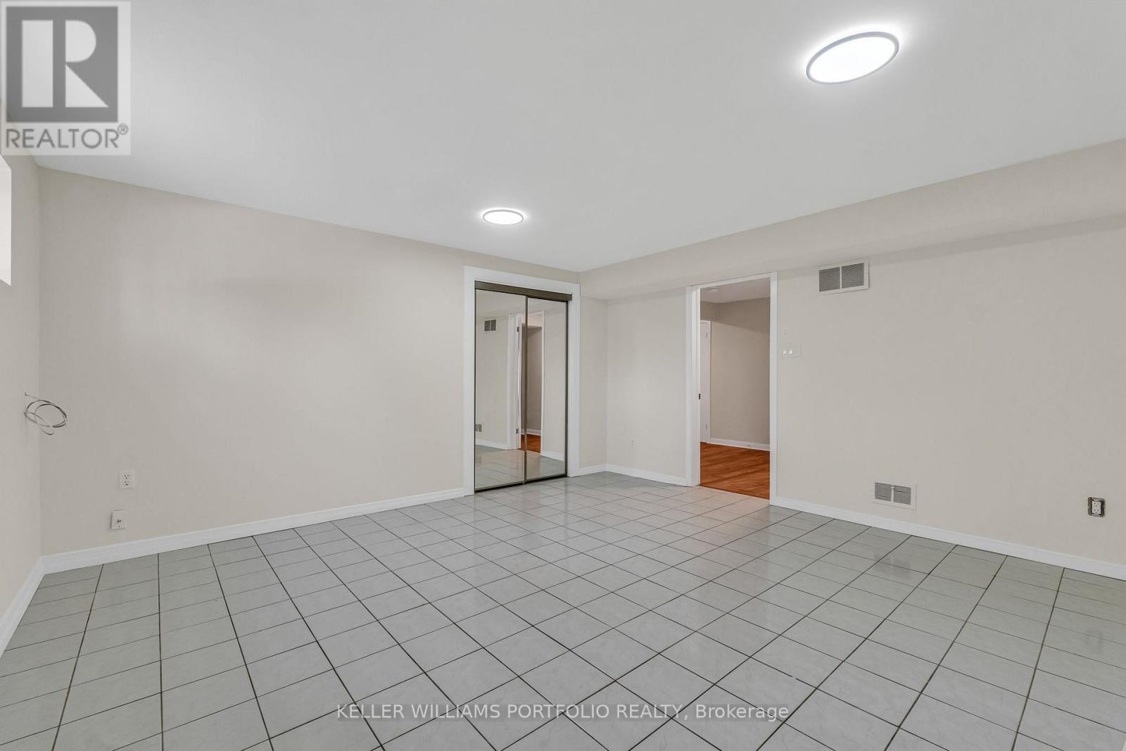 200 Lake Promenade, Toronto, Ontario  M8W 1A8 - Photo 35 - W12717940