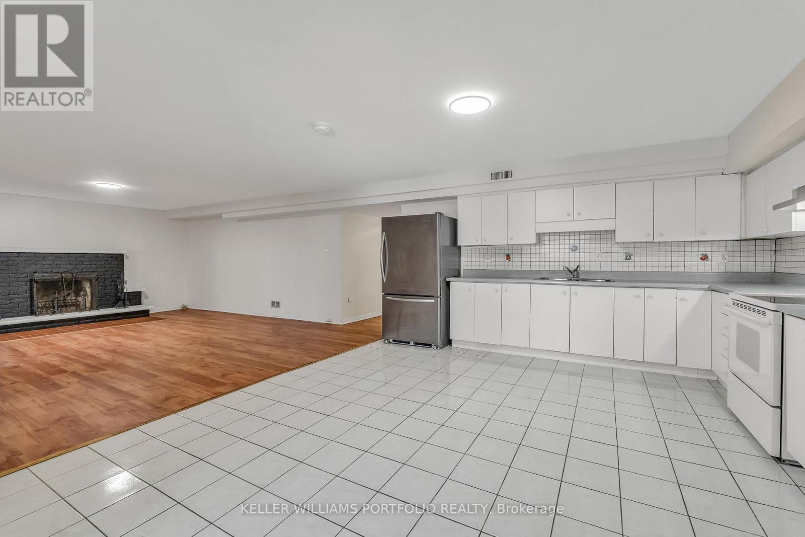 200 Lake Promenade, Toronto, Ontario  M8W 1A8 - Photo 38 - W12717940