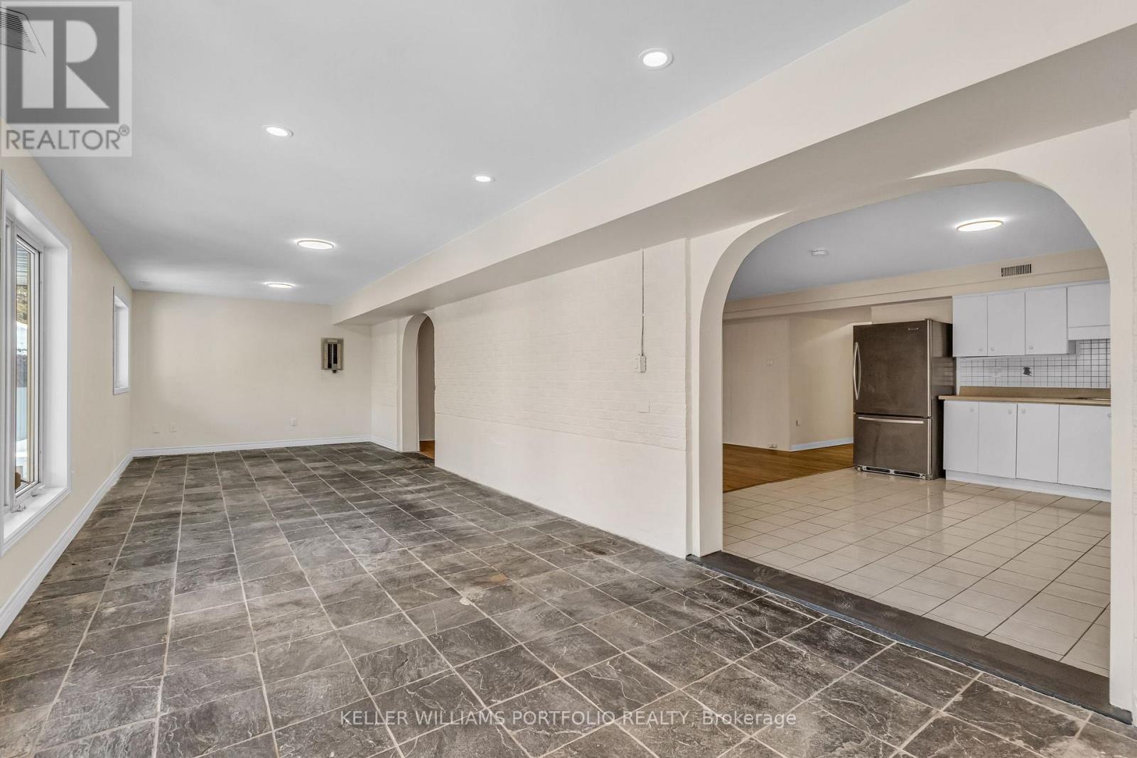 200 Lake Promenade, Toronto, Ontario  M8W 1A8 - Photo 40 - W12717940