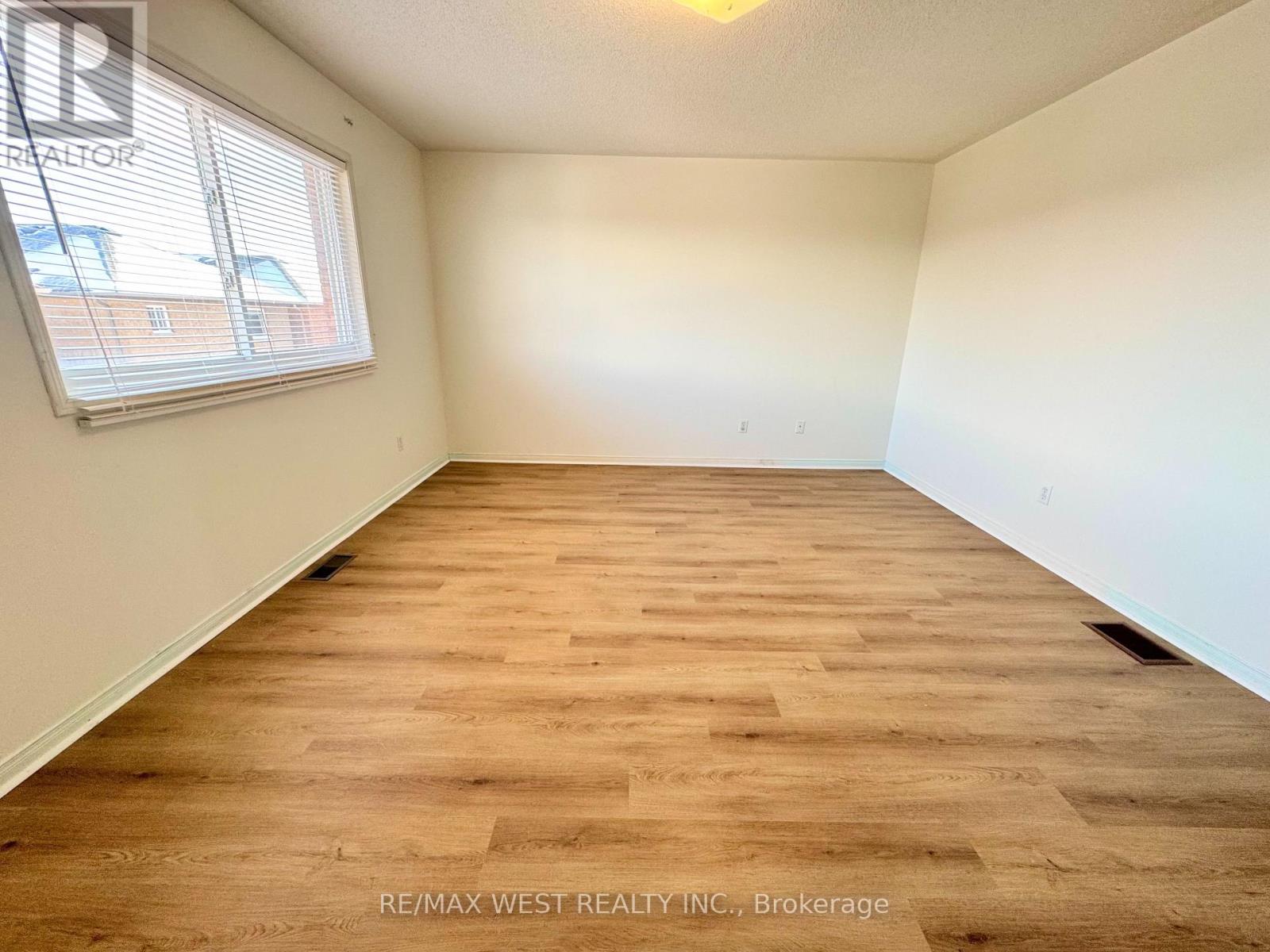 98 Four Seasons Circle, Brampton, Ontario  L7A 2A8 - Photo 21 - W12717952