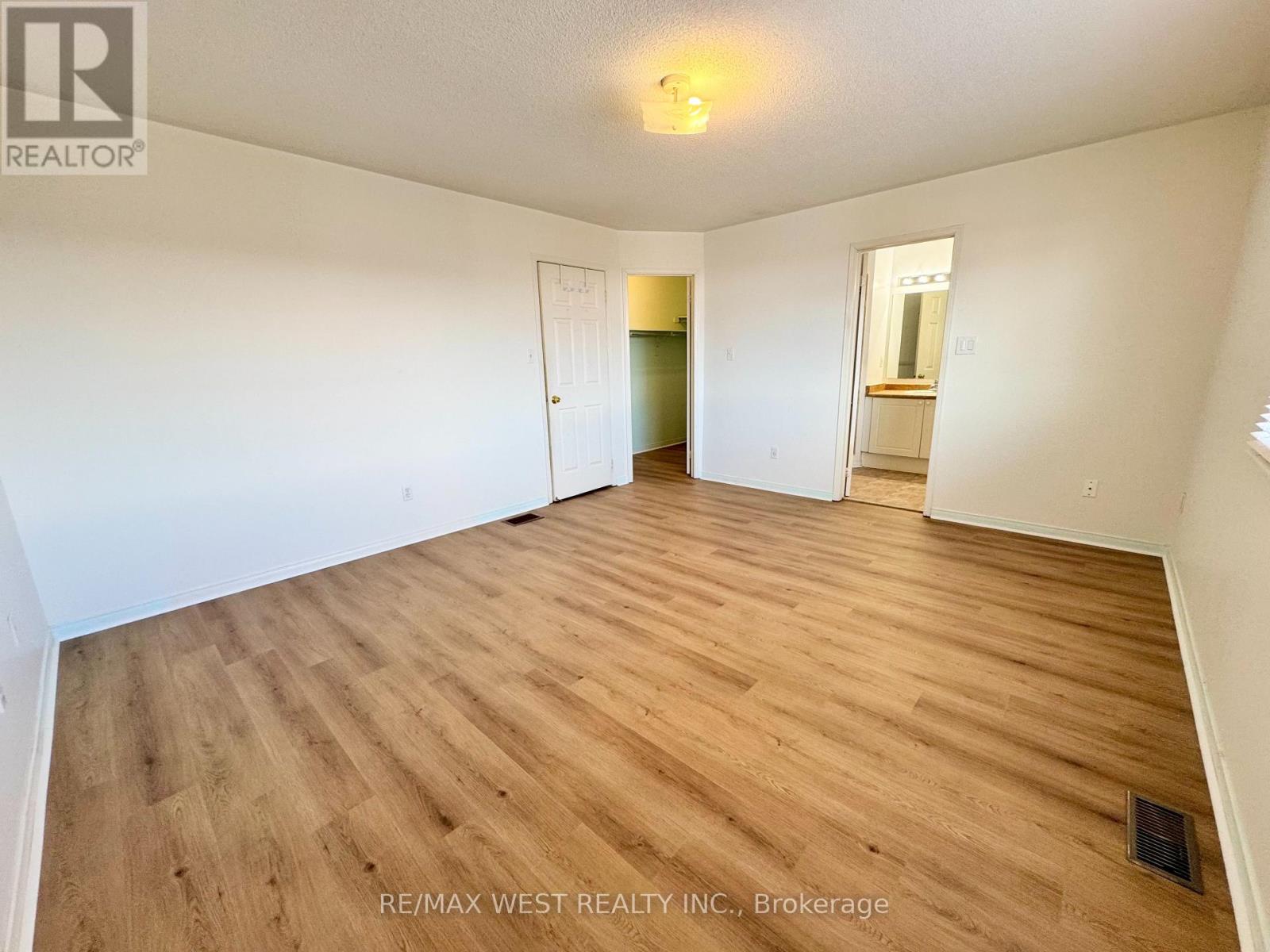 98 Four Seasons Circle, Brampton, Ontario  L7A 2A8 - Photo 22 - W12717952