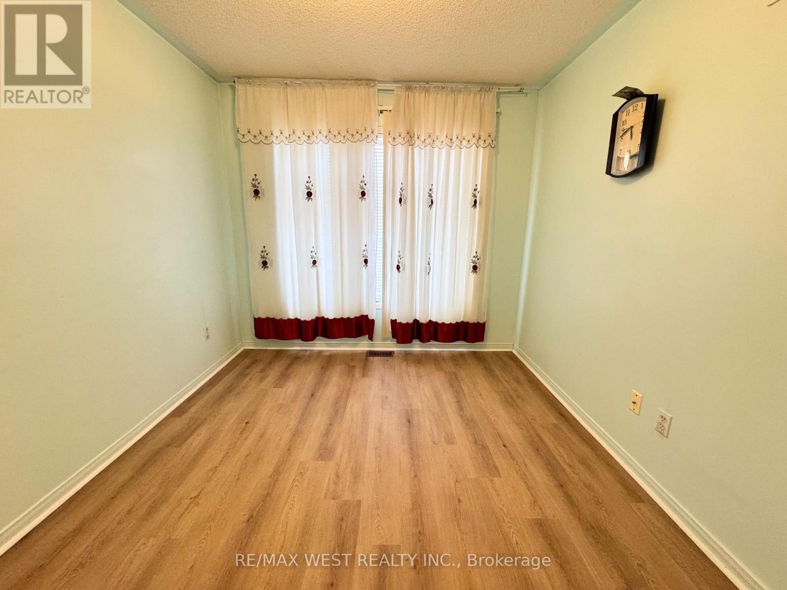 98 Four Seasons Circle, Brampton, Ontario  L7A 2A8 - Photo 32 - W12717952