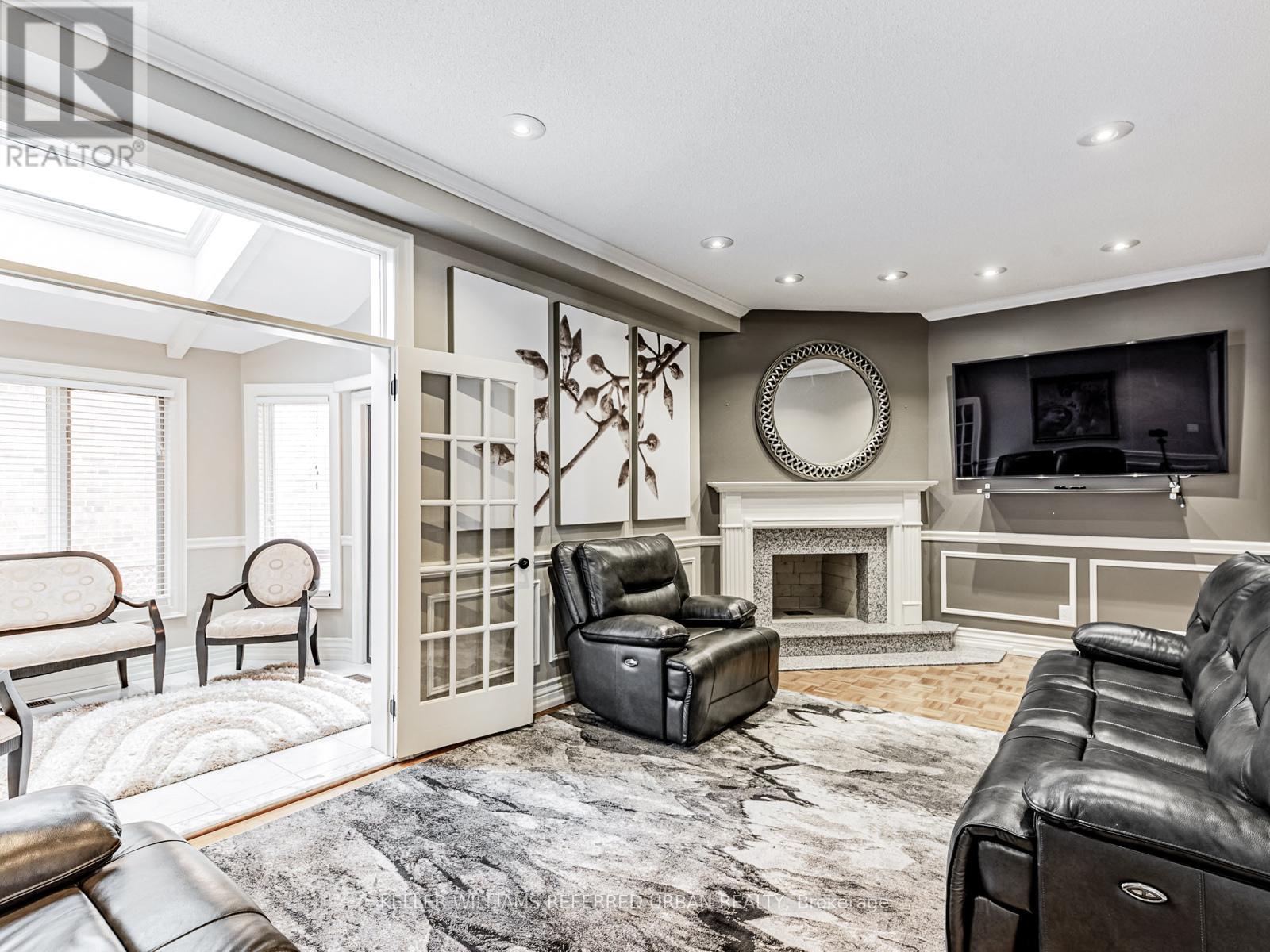 33 Redberry Parkway, Toronto, Ontario  M6L 2J7 - Photo 13 - W12717970