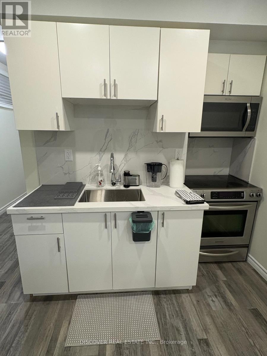 Room - 963 Hampton Crescent, Mississauga, Ontario  L5G 4G7 - Photo 11 - W12718026