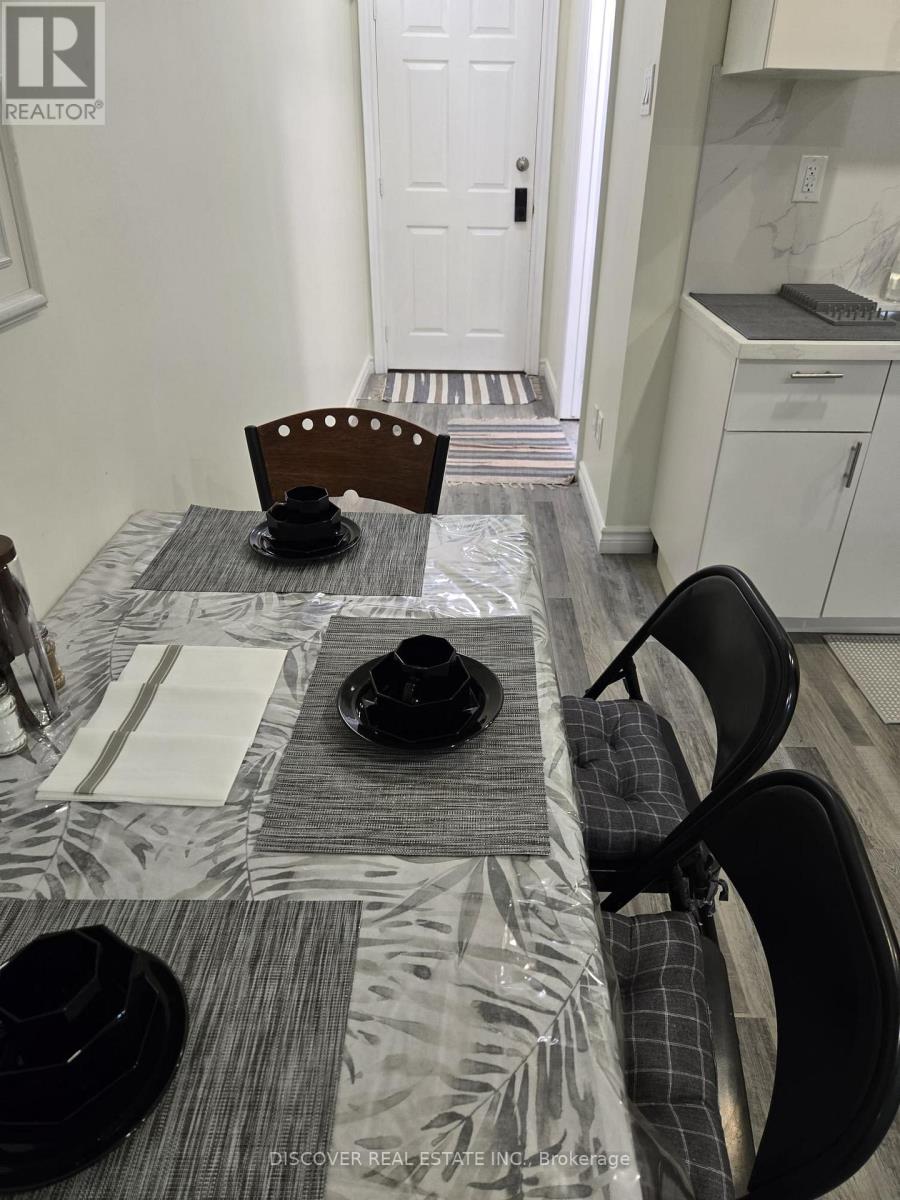 Room - 963 Hampton Crescent, Mississauga, Ontario  L5G 4G7 - Photo 18 - W12718026