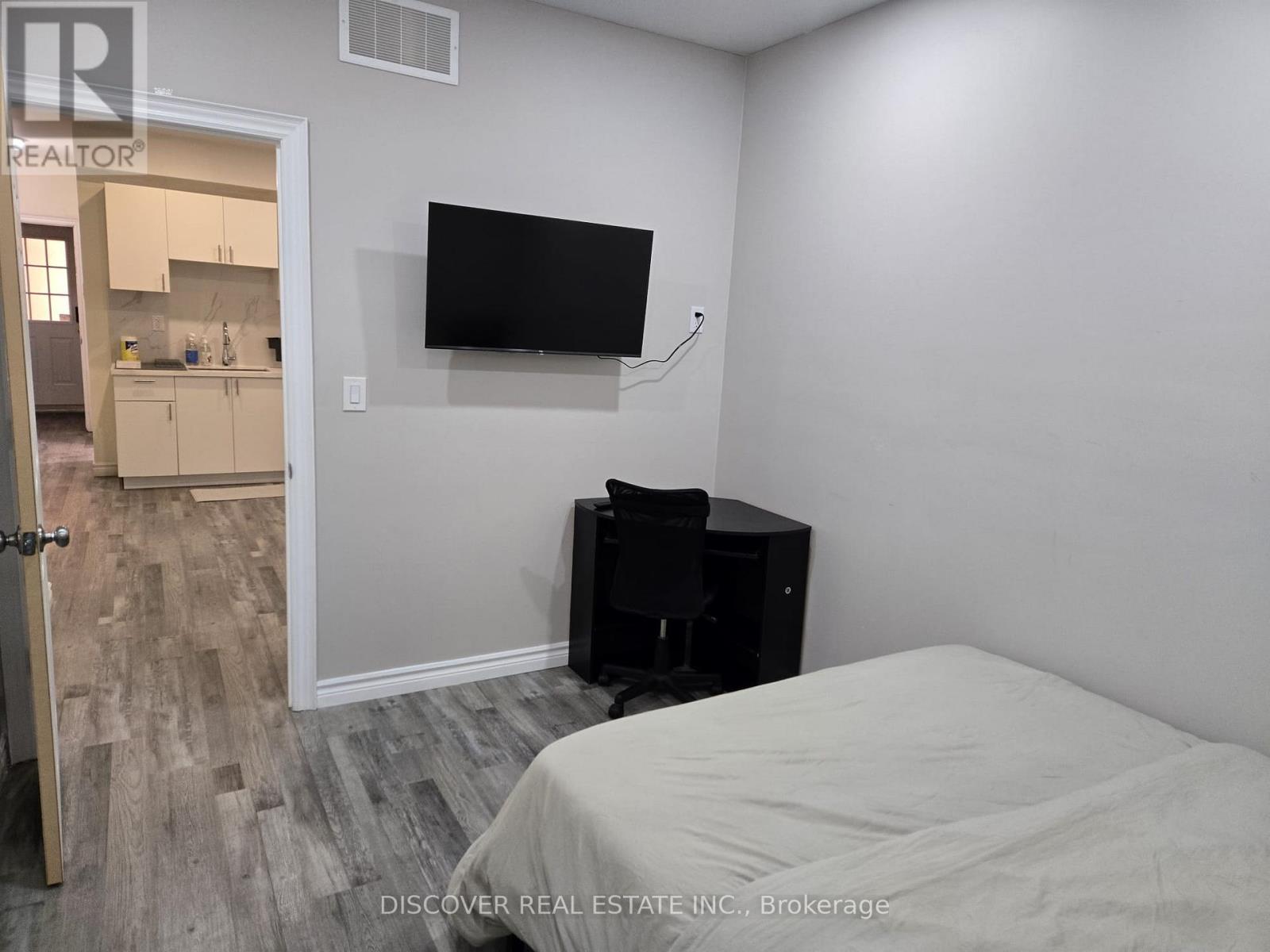 Room - 963 Hampton Crescent, Mississauga, Ontario  L5G 4G7 - Photo 19 - W12718026