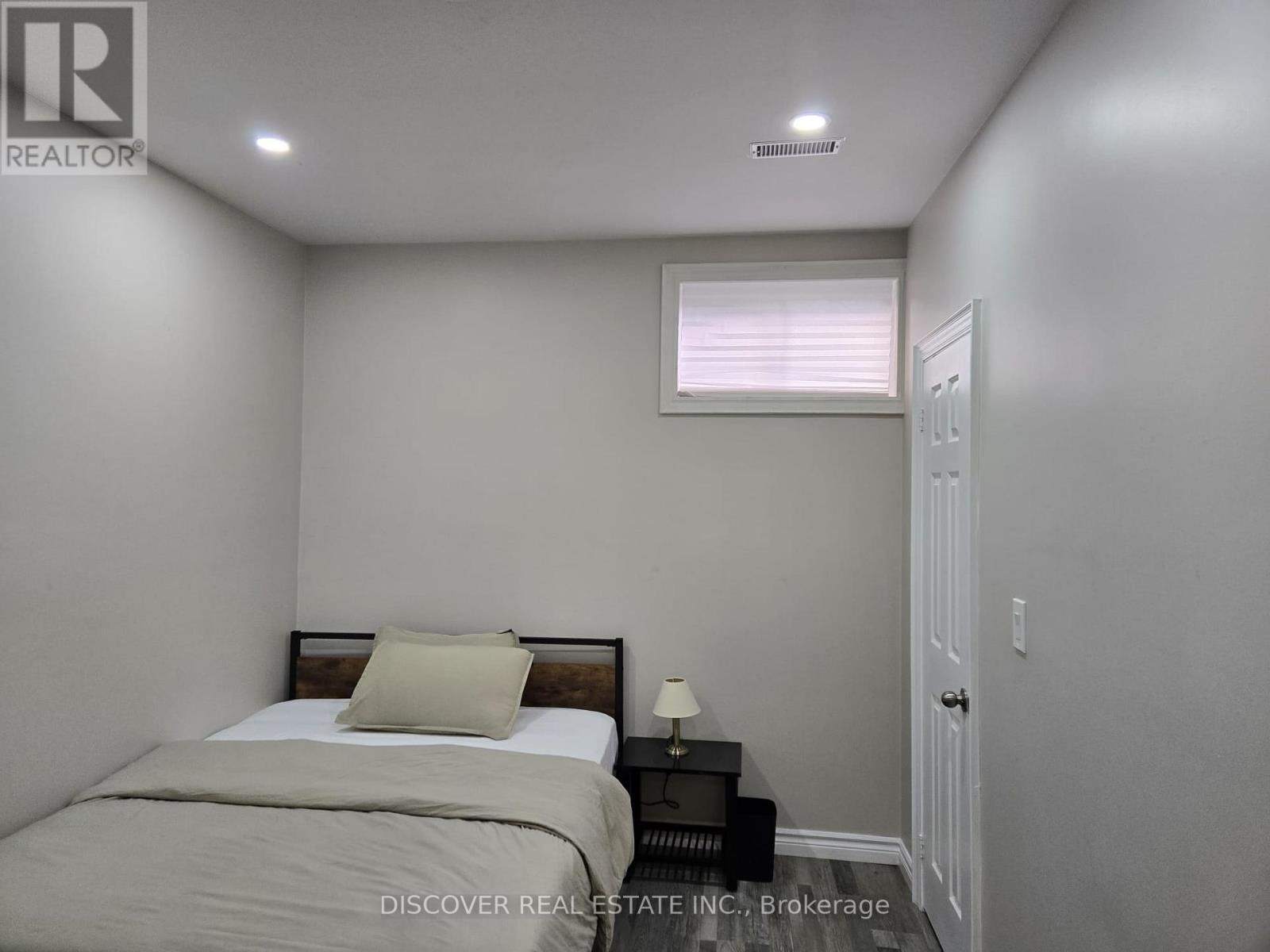 Room - 963 Hampton Crescent, Mississauga, Ontario  L5G 4G7 - Photo 21 - W12718026