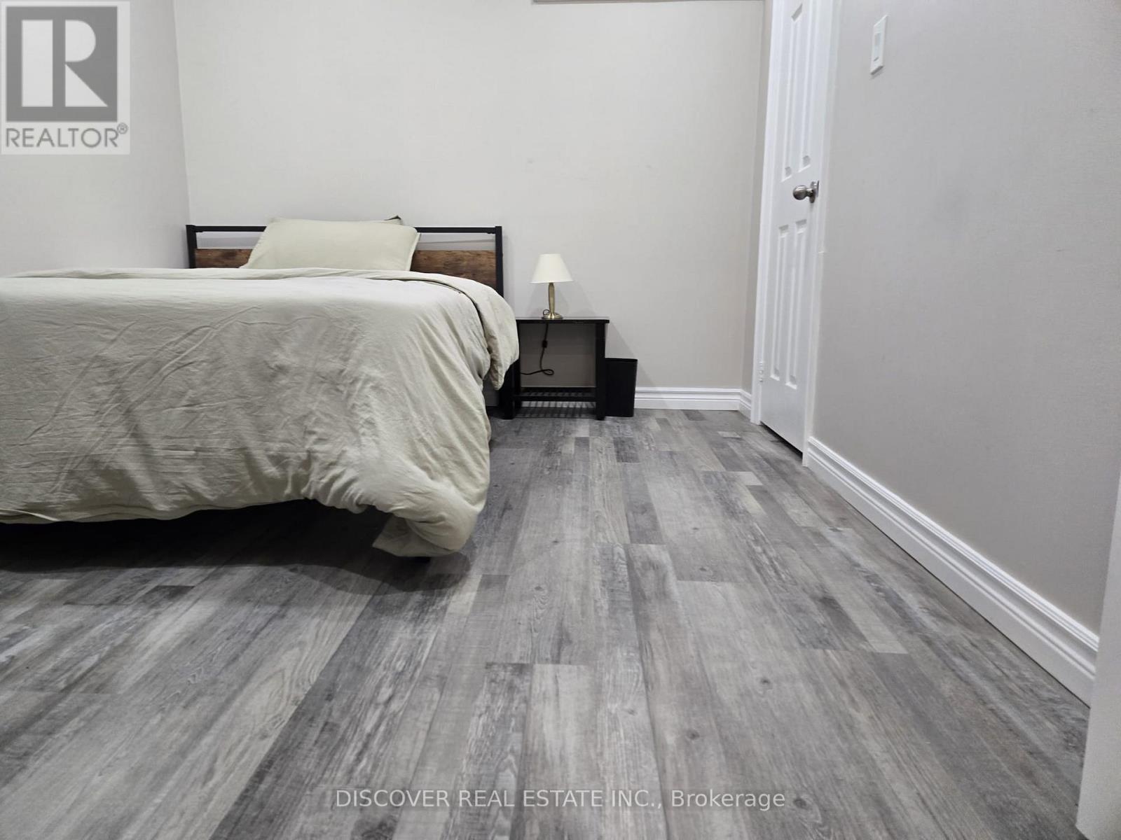 Room - 963 Hampton Crescent, Mississauga, Ontario  L5G 4G7 - Photo 22 - W12718026