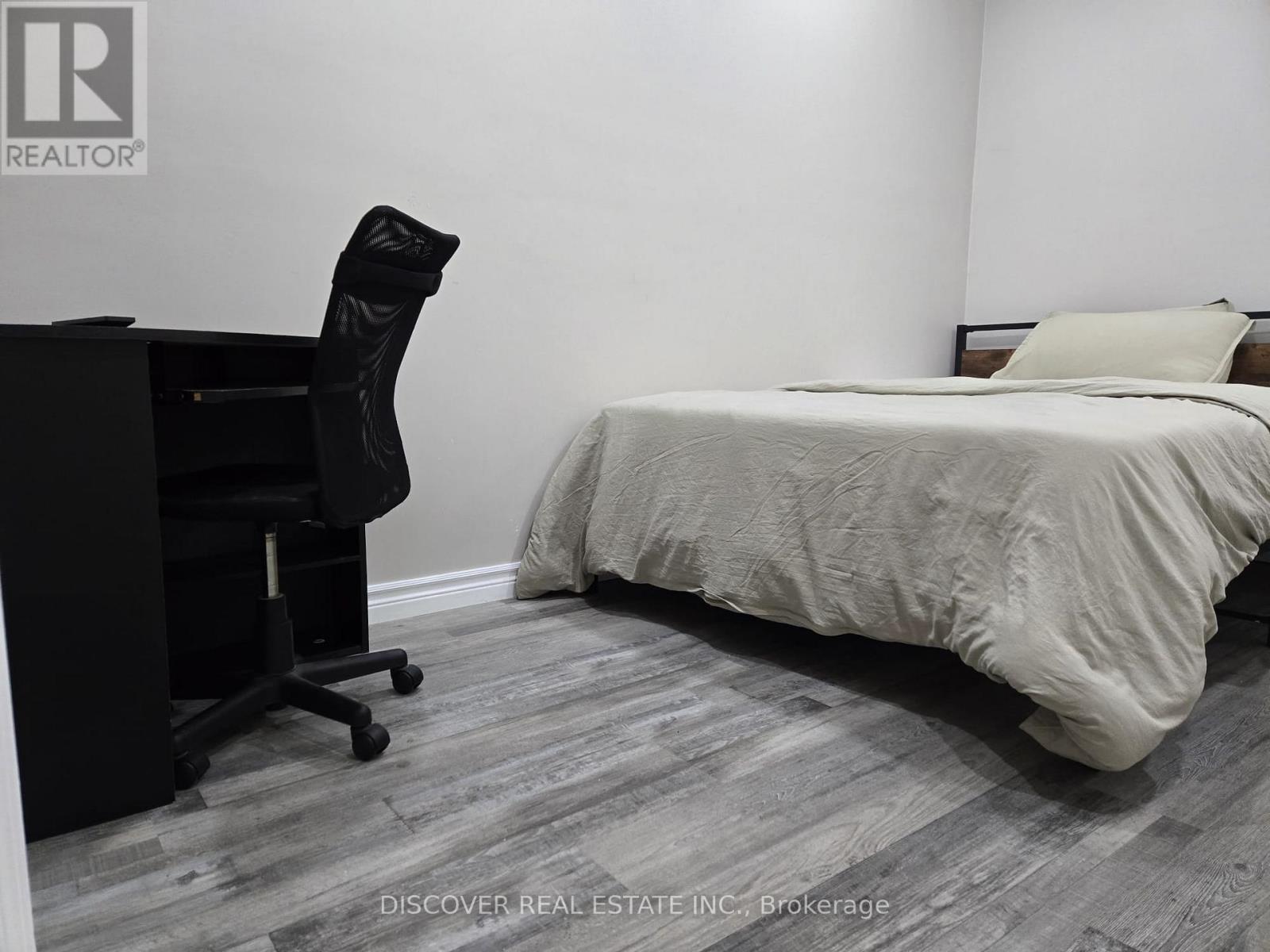 Room - 963 Hampton Crescent, Mississauga, Ontario  L5G 4G7 - Photo 23 - W12718026