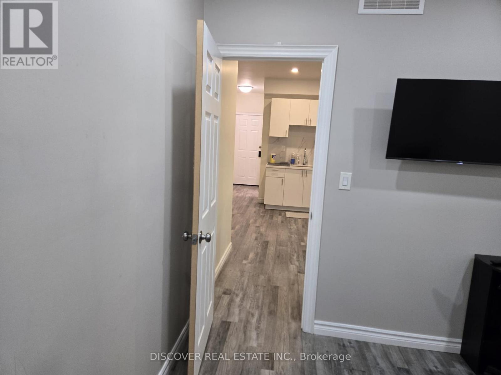 Room - 963 Hampton Crescent, Mississauga, Ontario  L5G 4G7 - Photo 26 - W12718026