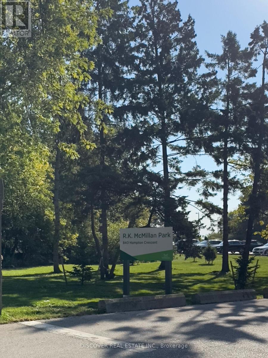 Room - 963 Hampton Crescent, Mississauga, Ontario  L5G 4G7 - Photo 37 - W12718026