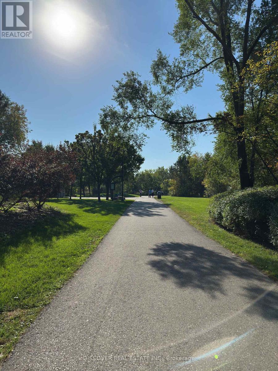 Room - 963 Hampton Crescent, Mississauga, Ontario  L5G 4G7 - Photo 43 - W12718026