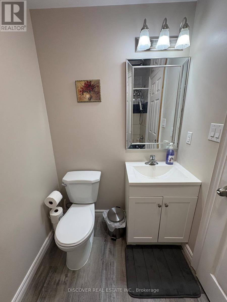 Room - 963 Hampton Crescent, Mississauga, Ontario  L5G 4G7 - Photo 5 - W12718026