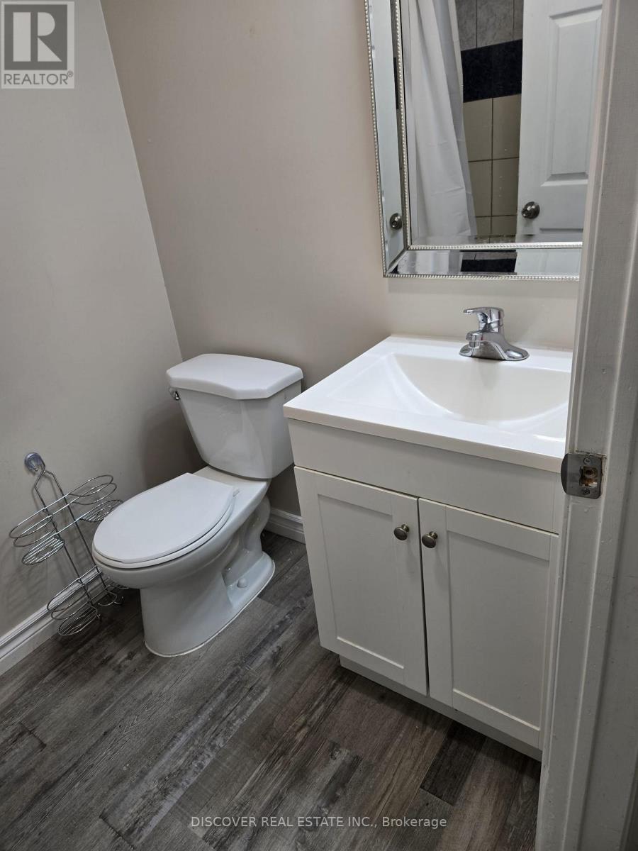 Room - 963 Hampton Crescent, Mississauga, Ontario  L5G 4G7 - Photo 6 - W12718026