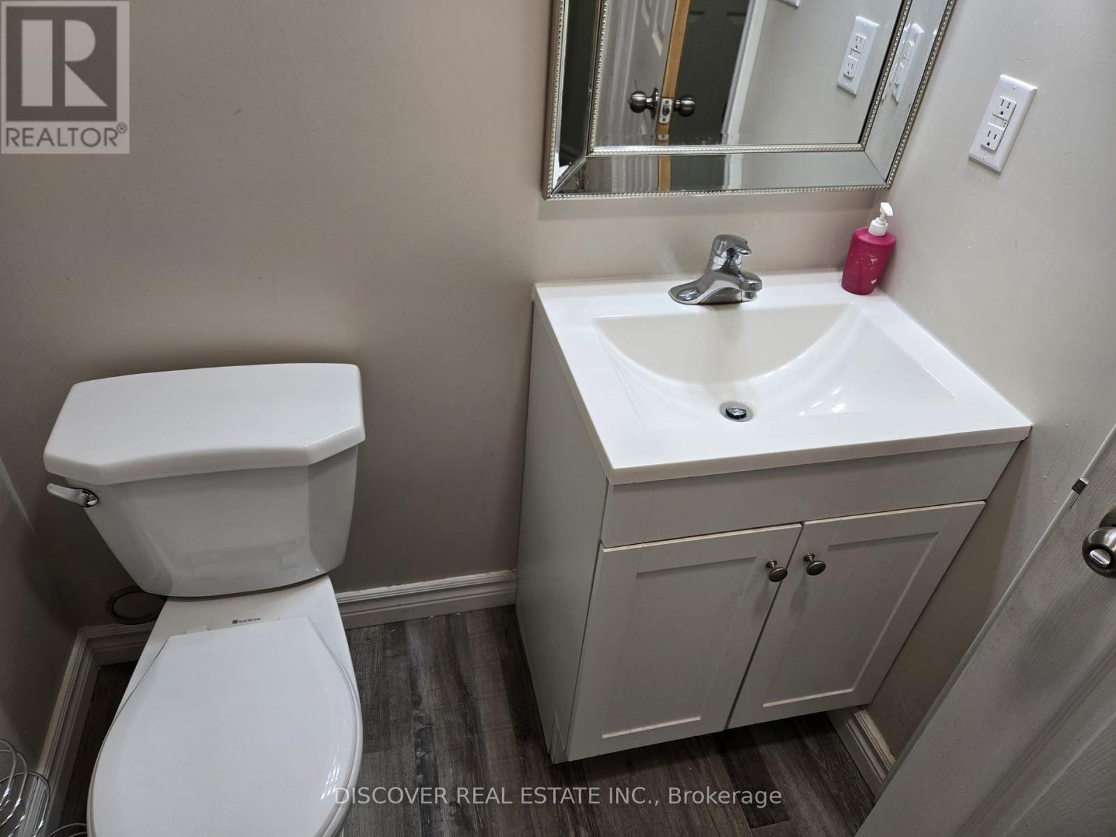 Room - 963 Hampton Crescent, Mississauga, Ontario  L5G 4G7 - Photo 8 - W12718026