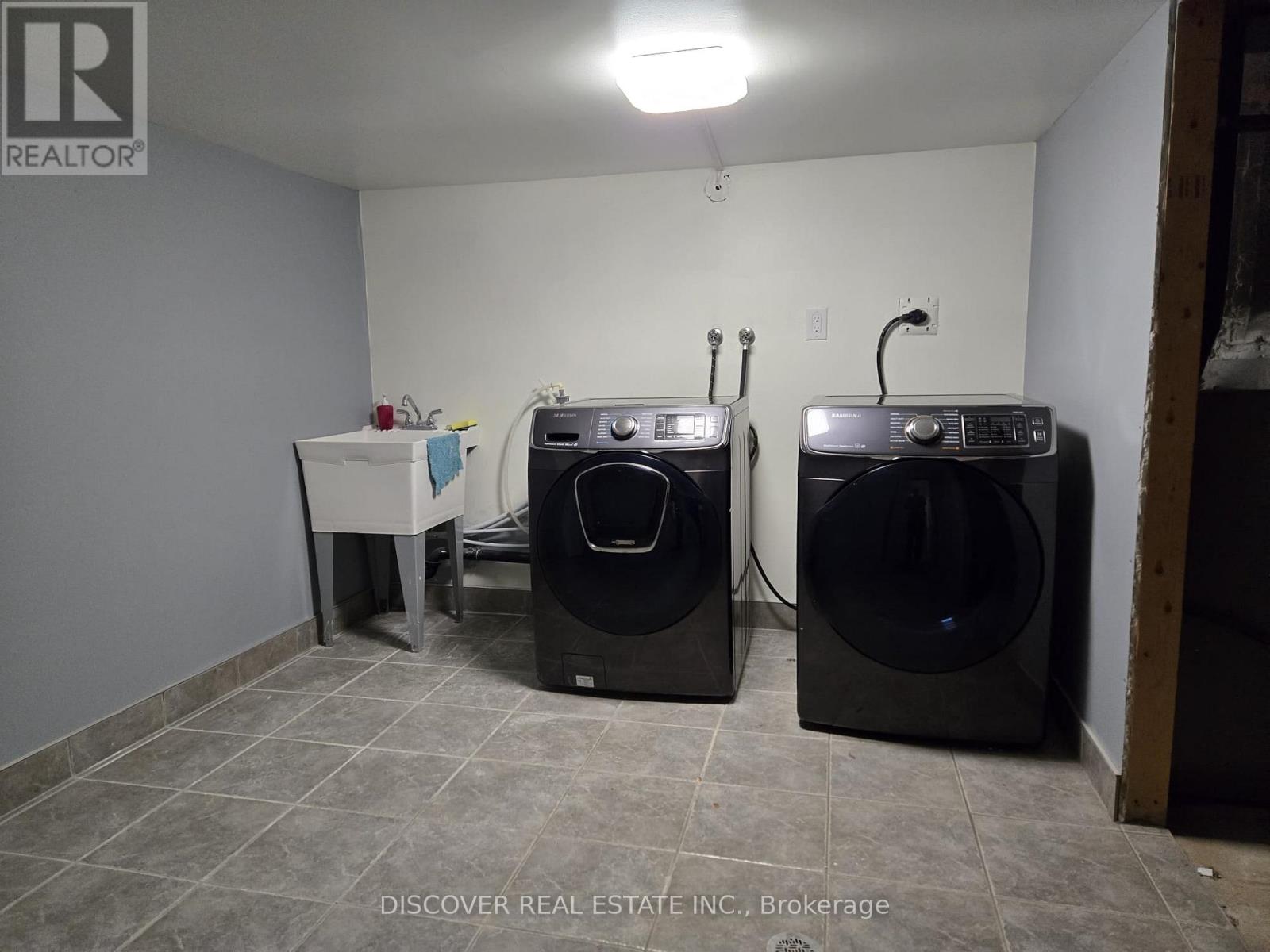 Room - 963 Hampton Crescent, Mississauga, Ontario  L5G 4G7 - Photo 9 - W12718026