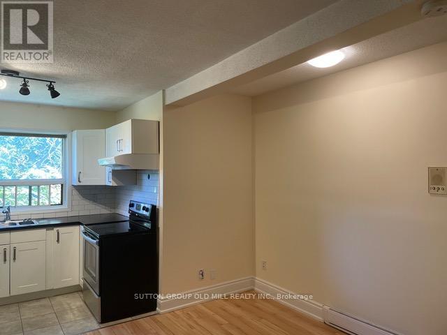 402 - 133 Dunn Avenue, Toronto, Ontario  M6K 2R8 - Photo 6 - W12718036