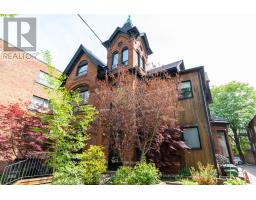 402 - 133 DUNN AVENUE, Toronto, Ontario