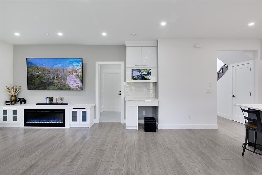 36725 Carl Creek Crescent, Abbotsford, British Columbia  V3G 0H4 - Photo 5 - R3080900