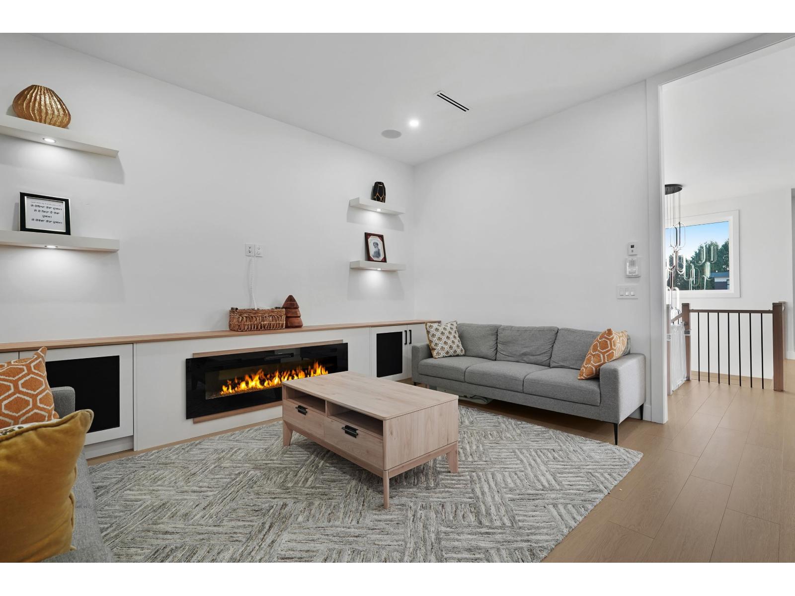 15037 87b Avenue, Surrey, British Columbia  V3S 5G6 - Photo 3 - R3081566