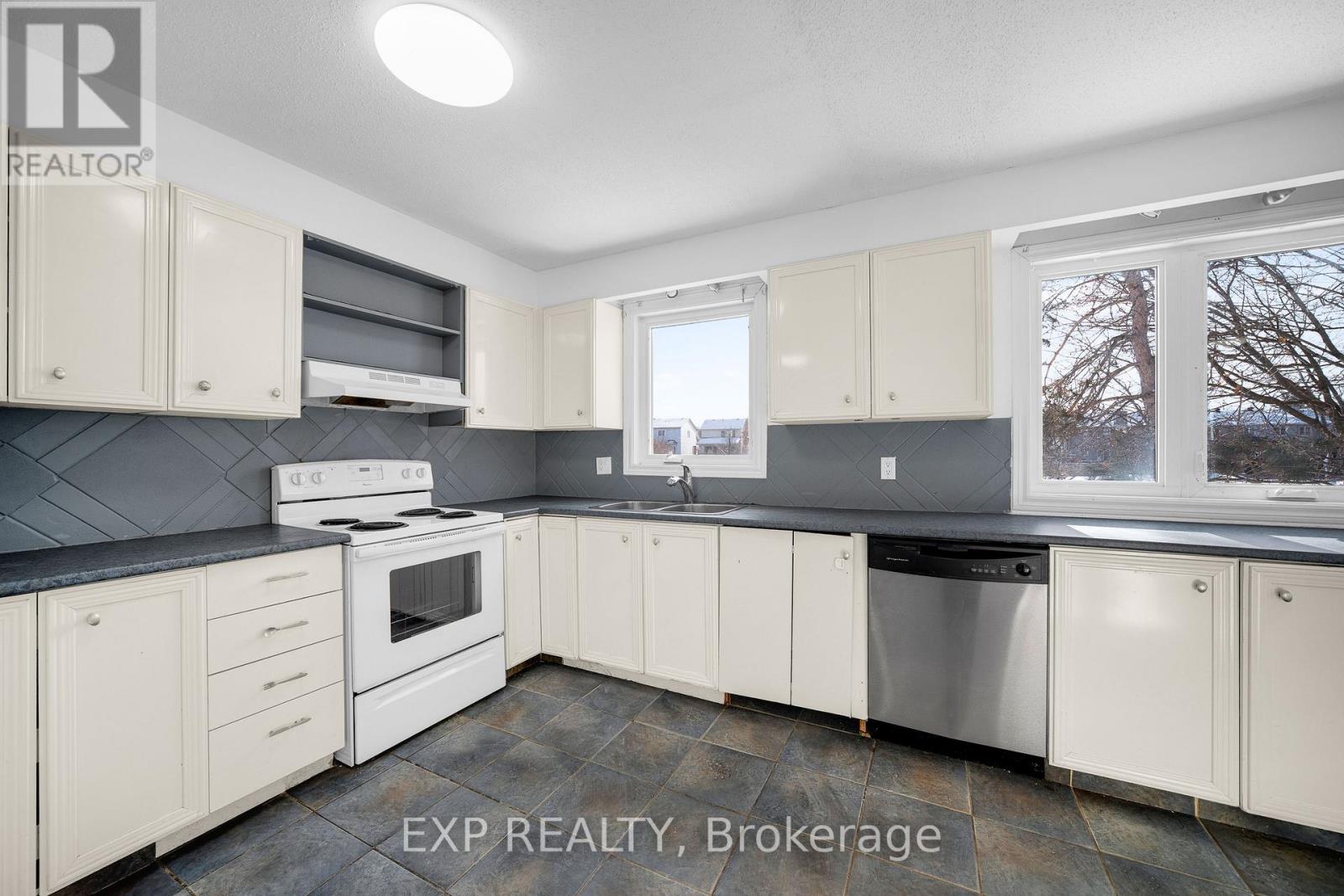 98 Castlegreen Private, Ottawa, Ontario  K1T 3N3 - Photo 7 - X12718016