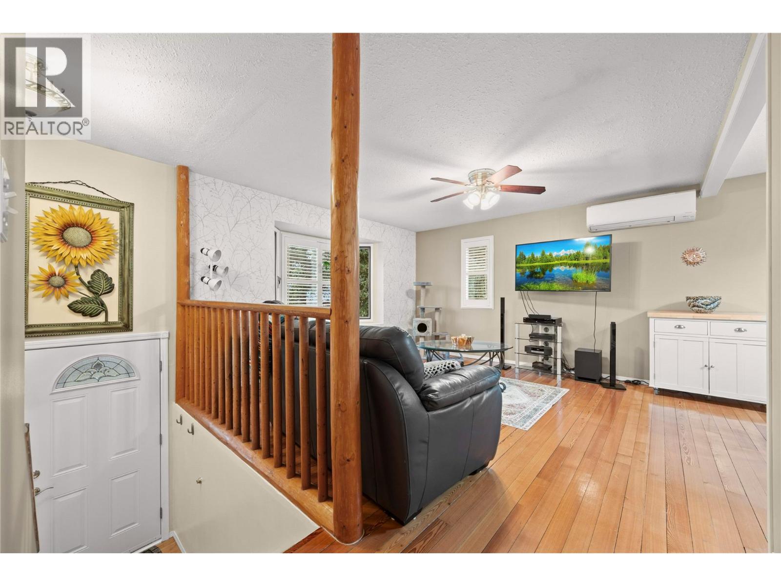 5882 Victoria Street, Peachland, British Columbia  V0X 1X4 - Photo 7 - 10373094