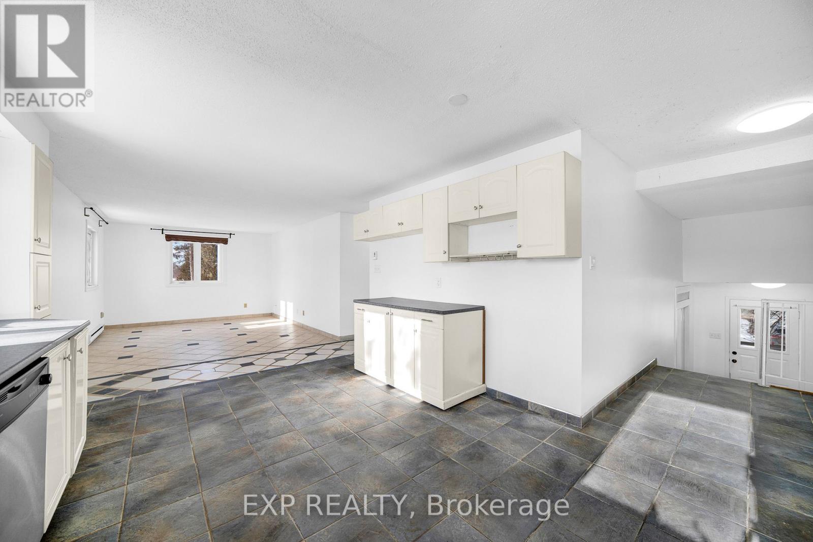 98 Castlegreen Private, Ottawa, Ontario  K1T 3N3 - Photo 8 - X12718016