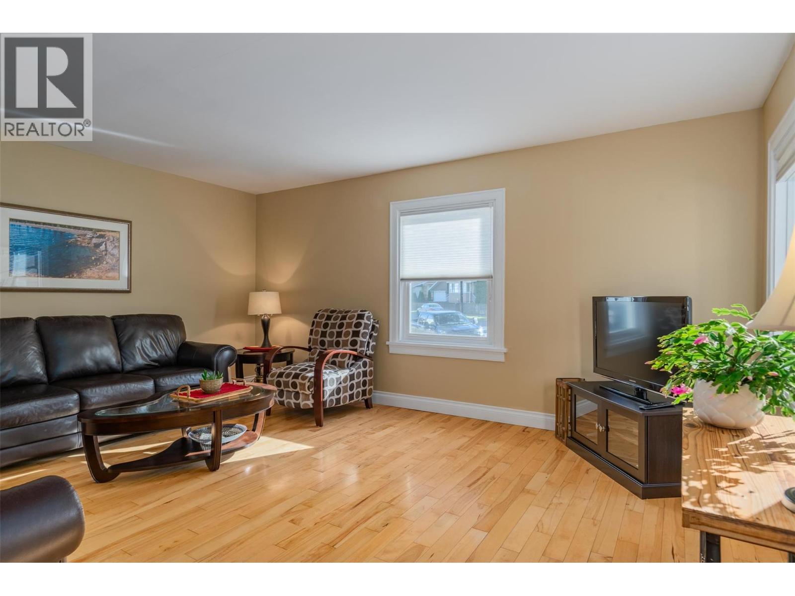 1631 Fifth Avenue, Trail, British Columbia  V1R 1V1 - Photo 3 - 10373518