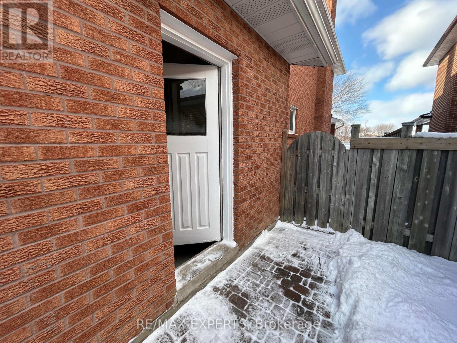 Lower - 206 Helen Street, Vaughan, Ontario  L4L 3S3 - Photo 4 - N12706700