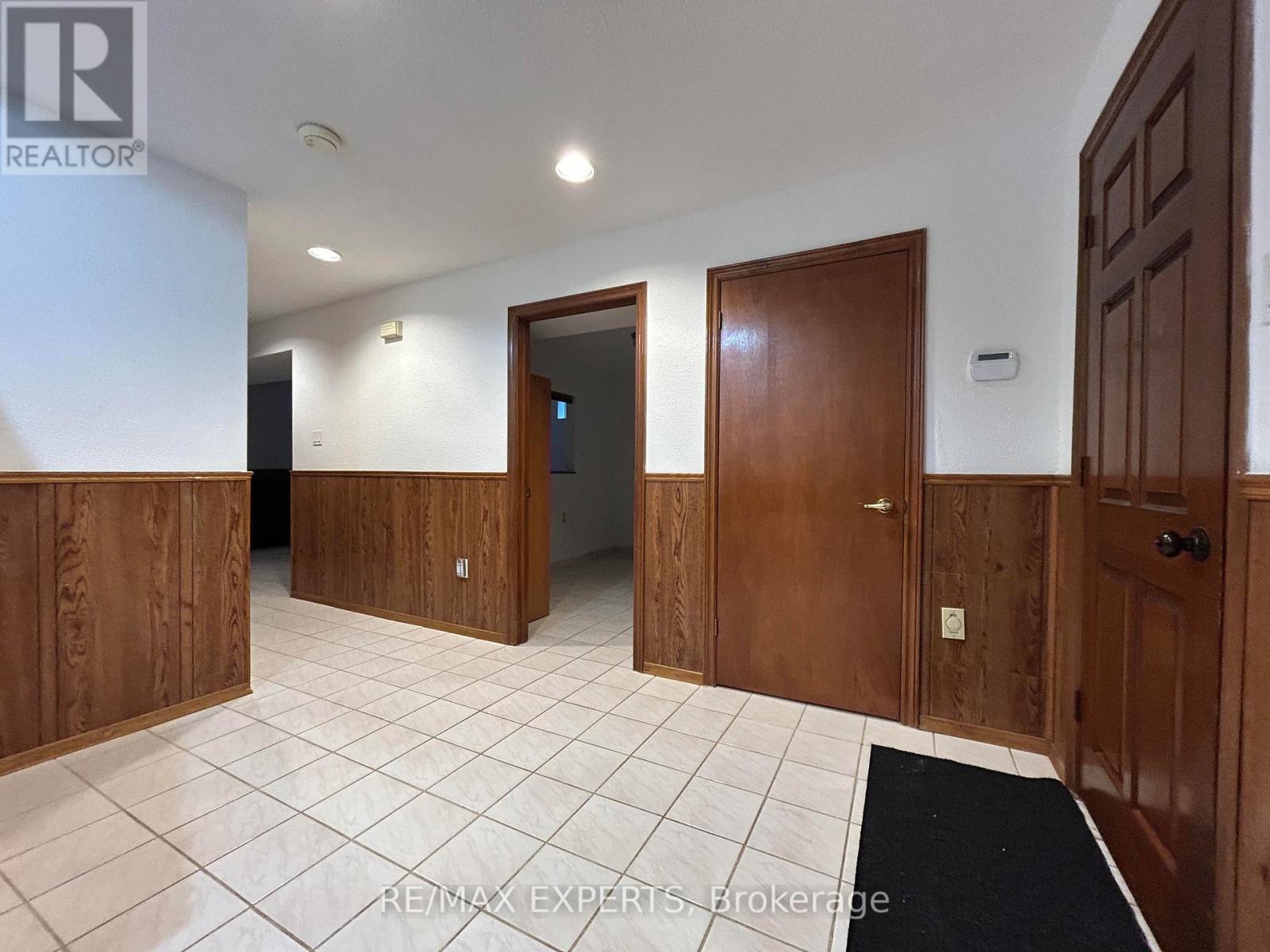 Lower - 206 Helen Street, Vaughan, Ontario  L4L 3S3 - Photo 6 - N12706700