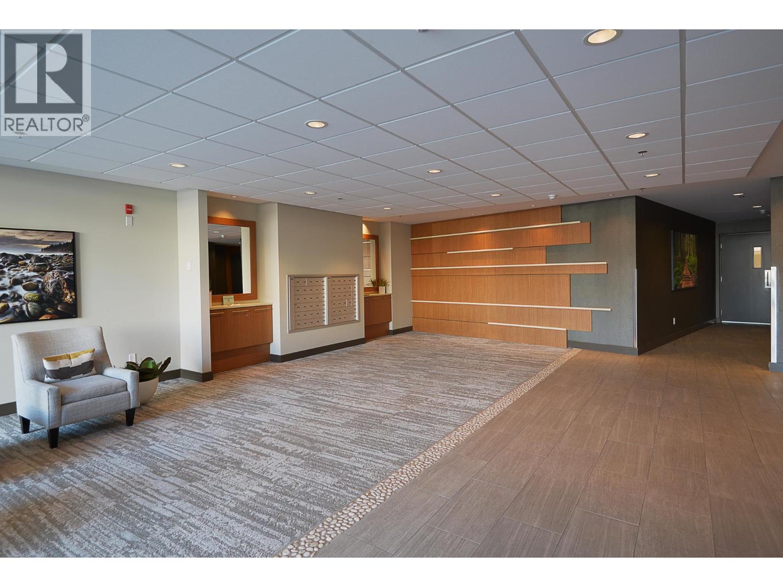 306 5665 Teredo Street, Sechelt, British Columbia  V7Z 0J2 - Photo 1 - R3081865