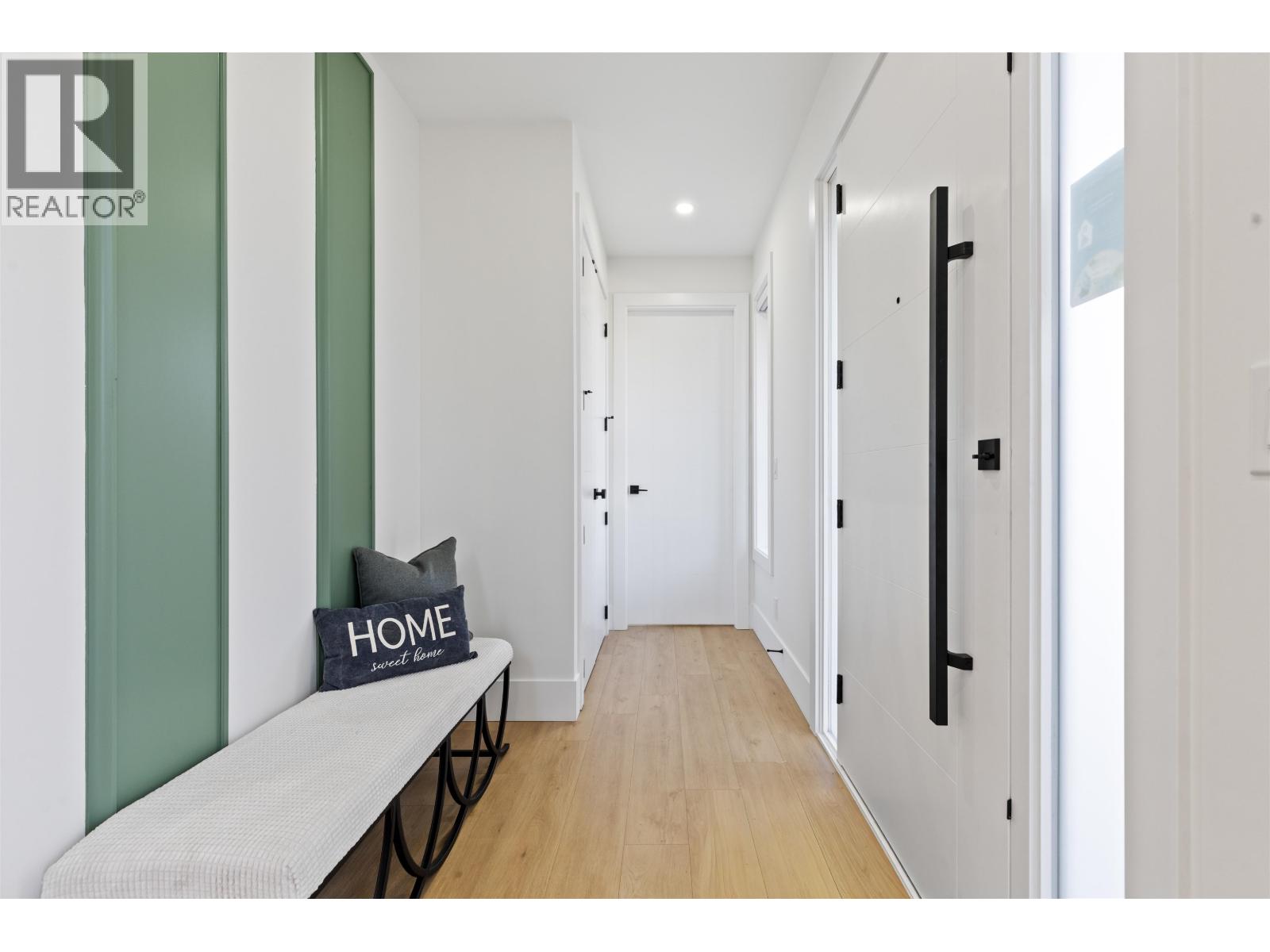 218 Osborne Avenue, New Westminster, British Columbia  V3L 1Y8 - Photo 2 - R3081859