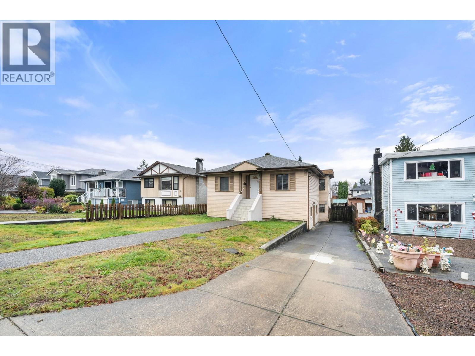 741 E 14th Street, North Vancouver, British Columbia  V7L 2P3 - Photo 34 - R3081900