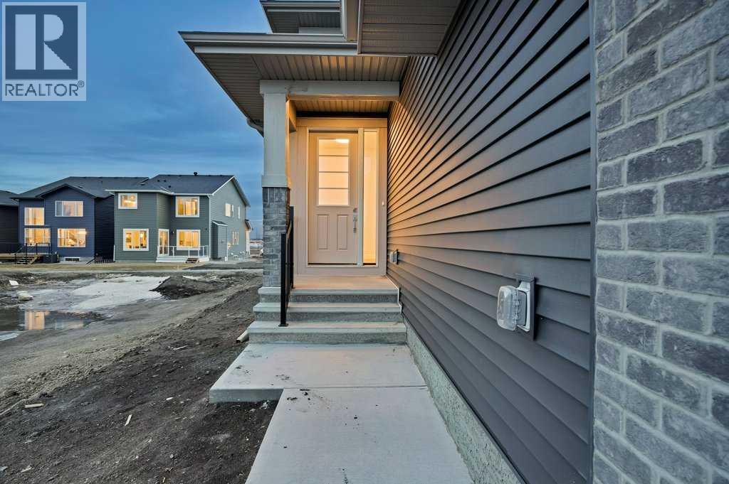 19 Chelsea Port Link, Chestermere, Alberta  T1X 3H4 - Photo 4 - A2280531