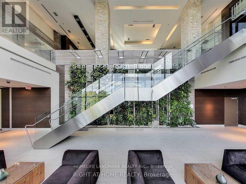 901 - 35 Brian Peck Crescent, Toronto, Ontario  M4G 0A5 - Photo 3 - C12718146