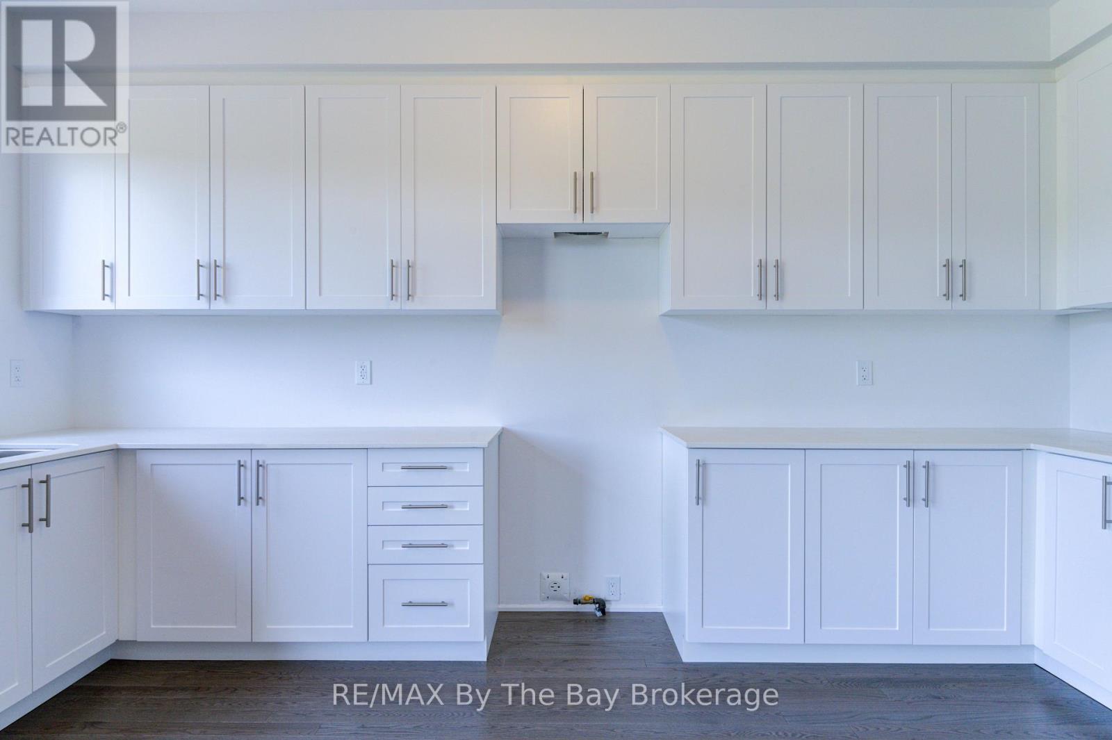 16 Misty Ridge Road, Wasaga Beach, Ontario  L9Z 0R8 - Photo 9 - S12557182