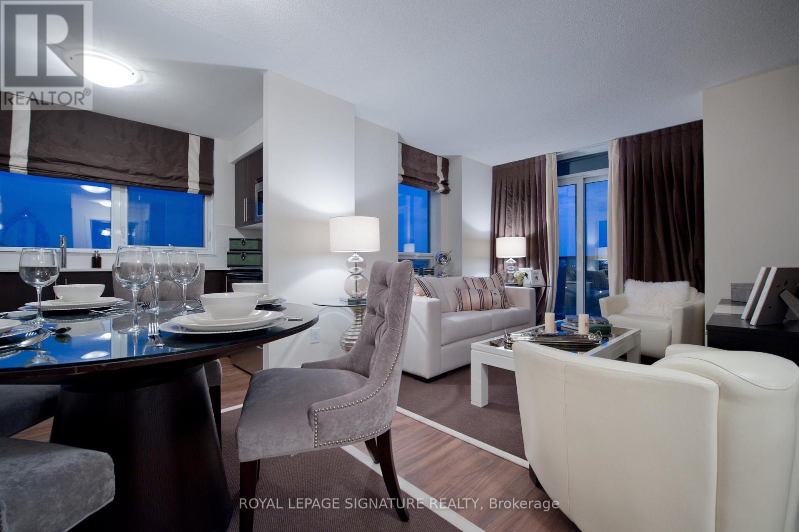 <div class="slider-price">$2,895 Monthly</div><p>1605 - 105 Harrison Garden Boulevard, Toronto, Ontario</p>