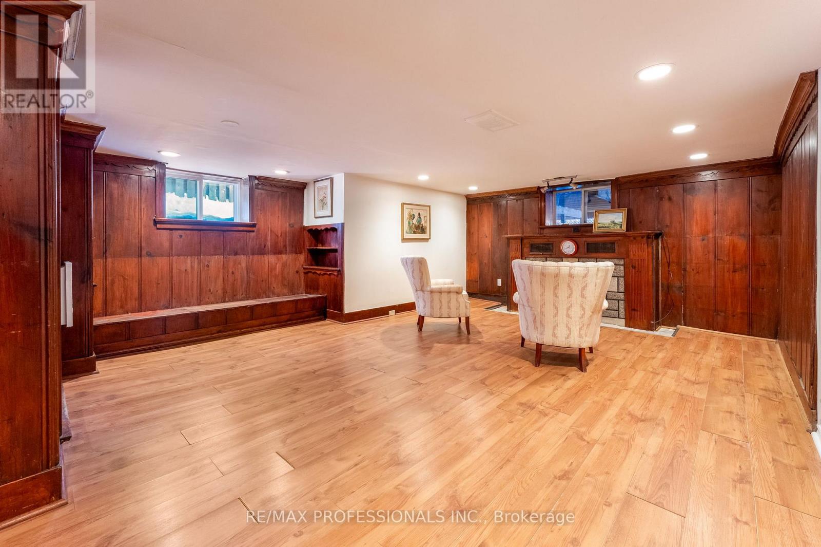 3 Lynngrove Avenue, Toronto, Ontario  M8X 1M3 - Photo 33 - W12717292