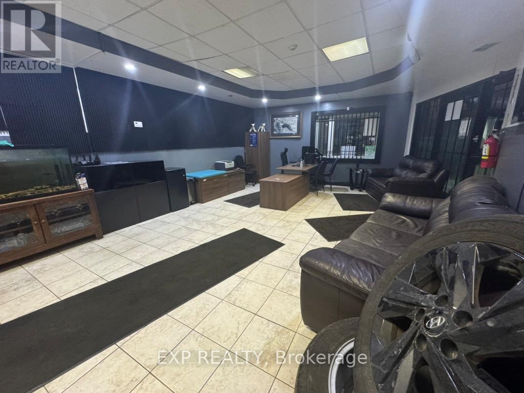 1659 Victoria Street N, Kitchener, Ontario  N2B 3E6 - Photo 12 - X12709324