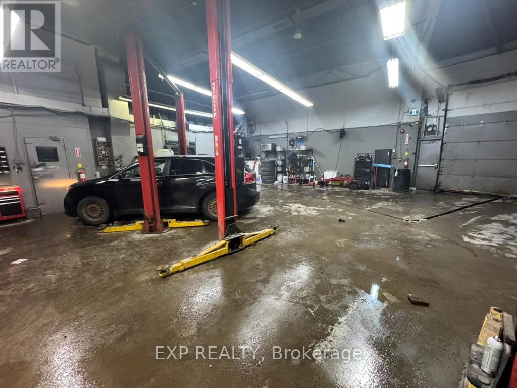 1659 Victoria Street N, Kitchener, Ontario  N2B 3E6 - Photo 5 - X12709324