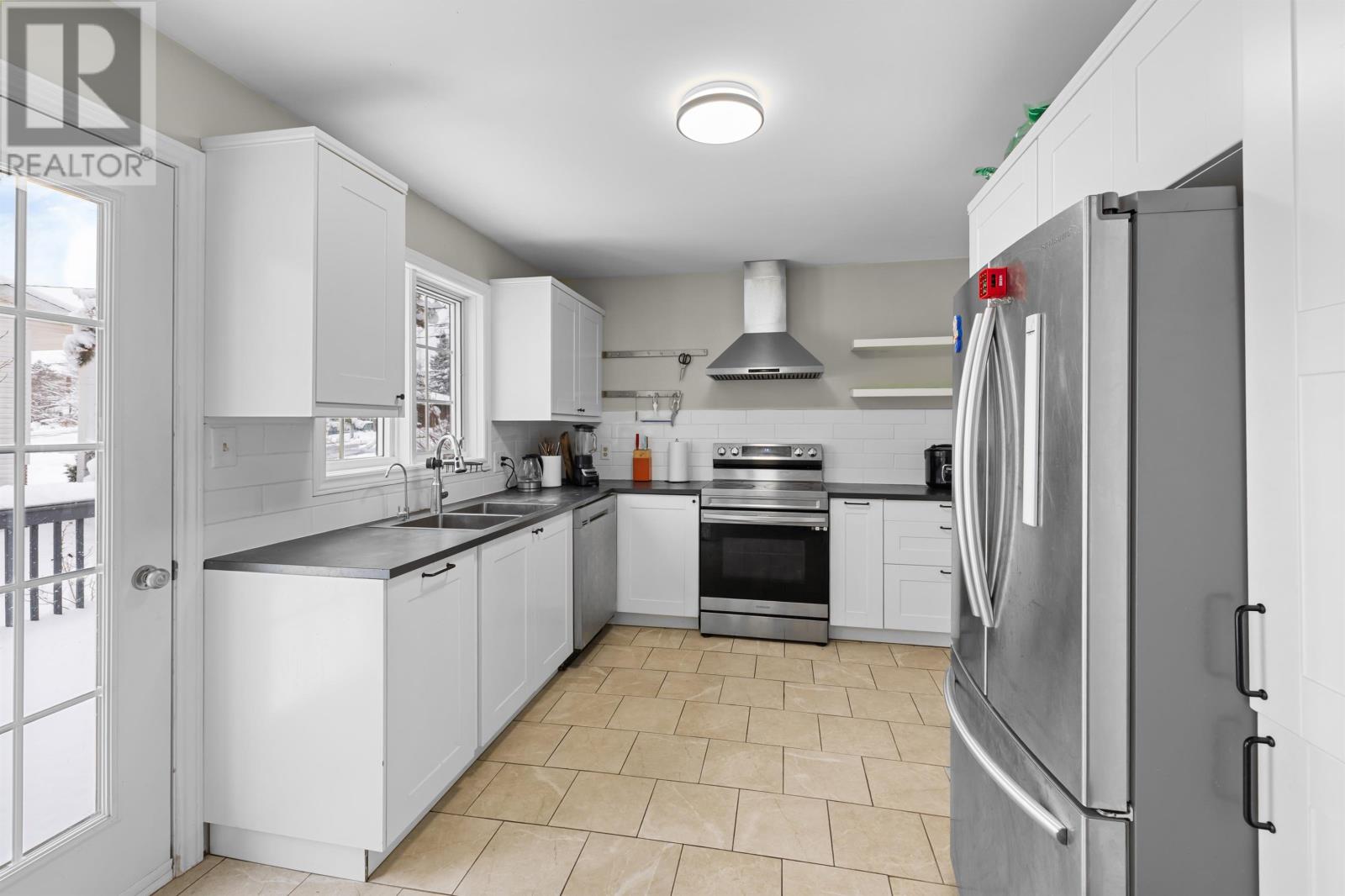 42 Cortland Street, Charlottetown, Prince Edward Island  C1E 1K9 - Photo 9 - 202601191