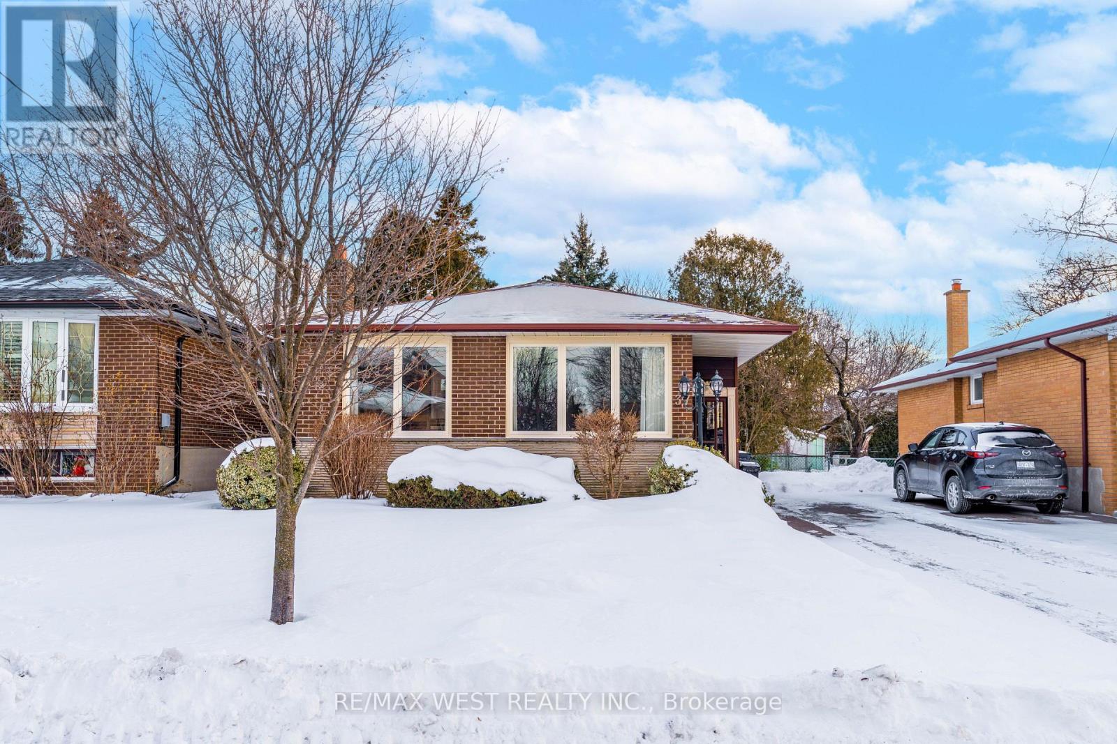 37 GRACE STREET, Toronto, Ontario